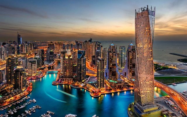 قفزة قياسية في سوق العقارات التجارية بالإمارات مع تراجع الشواغر وتزايد الطلب الاستثماري