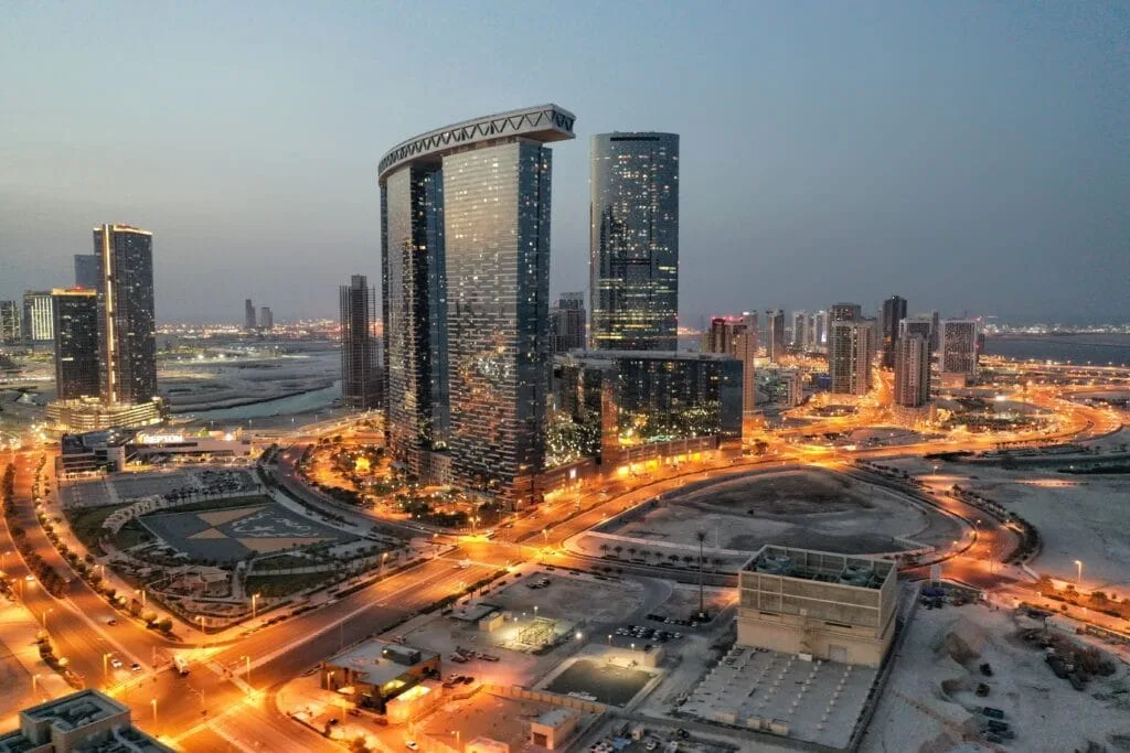 أبوظبي تفتح أبواب الاستثمار بموافقة على 30 مليون متر مربع من المشاريع الجديدة