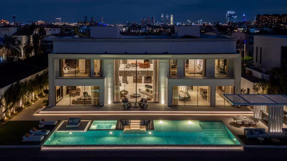 ارتفاع غير مسبوق للقمة.. تفاصيل أكثر خمس صفقات عقارية فخامة في دبي تتخطى حدود التوقعات