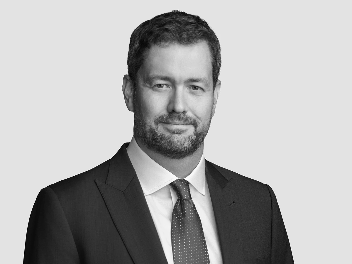 الأبواب الذهبية تفتح في أبوظبي.. وايت آند كيس يعزّز قيادته العقارية بإضافة شريك جديد من الشرق الأوسط