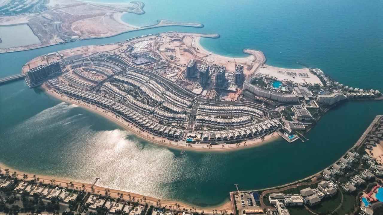 سوق العقارات قيد الإنشاء في رأس الخيمة يشهد زخماً استثنائياً بقيادة جزيرة المرجان