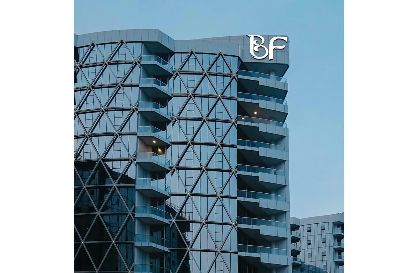 لجنة حكومية تتسلم ملفات مشاريع 