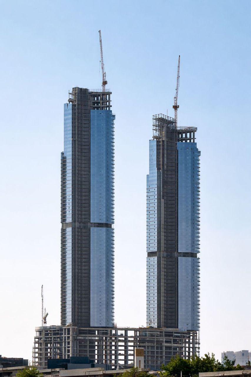 أبراج سمو في جدة تلمع على كورنيش البحر الأحمر مع اقتراب التشطيبات النهائية      