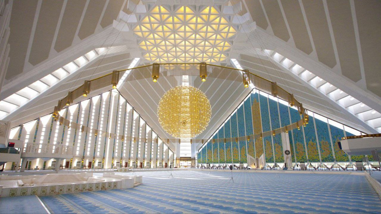 130 مليون دولار و17 دولة.. قصة المسجد التركي الذي أهدته السعودية لباكستان بتصميم الخيمة العربية