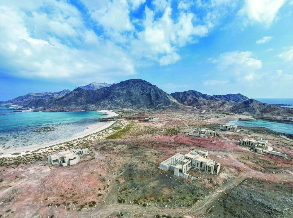 مشروع وطني في قلب التنمية المستدامة.. جزر الحلانيات العُمانية تشهد بناء 52 وحدة سكنية مكتملة الخدمات بنهاية 2026