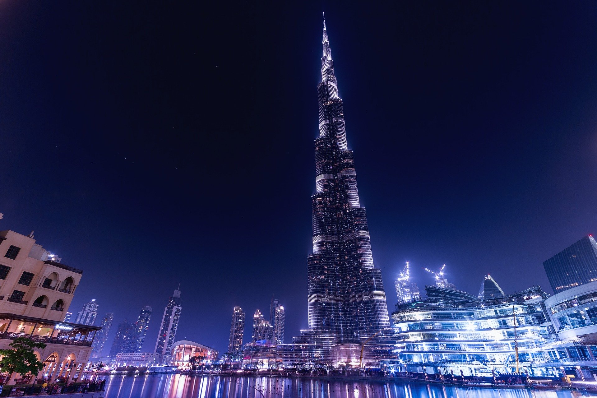 الإمارات على قمة العالم.. سوق عقارية تحطم الأرقام 2025 عام حافل بالنجاحات والتوقعات الإيجابية