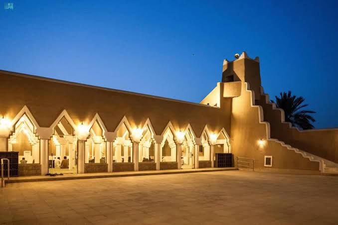 مشروع الأمير محمد بن سلمان يعيد إحياء المسجد القبلي بمنفوحة أيقونة العمارة النجدية الطينية في الرياض
