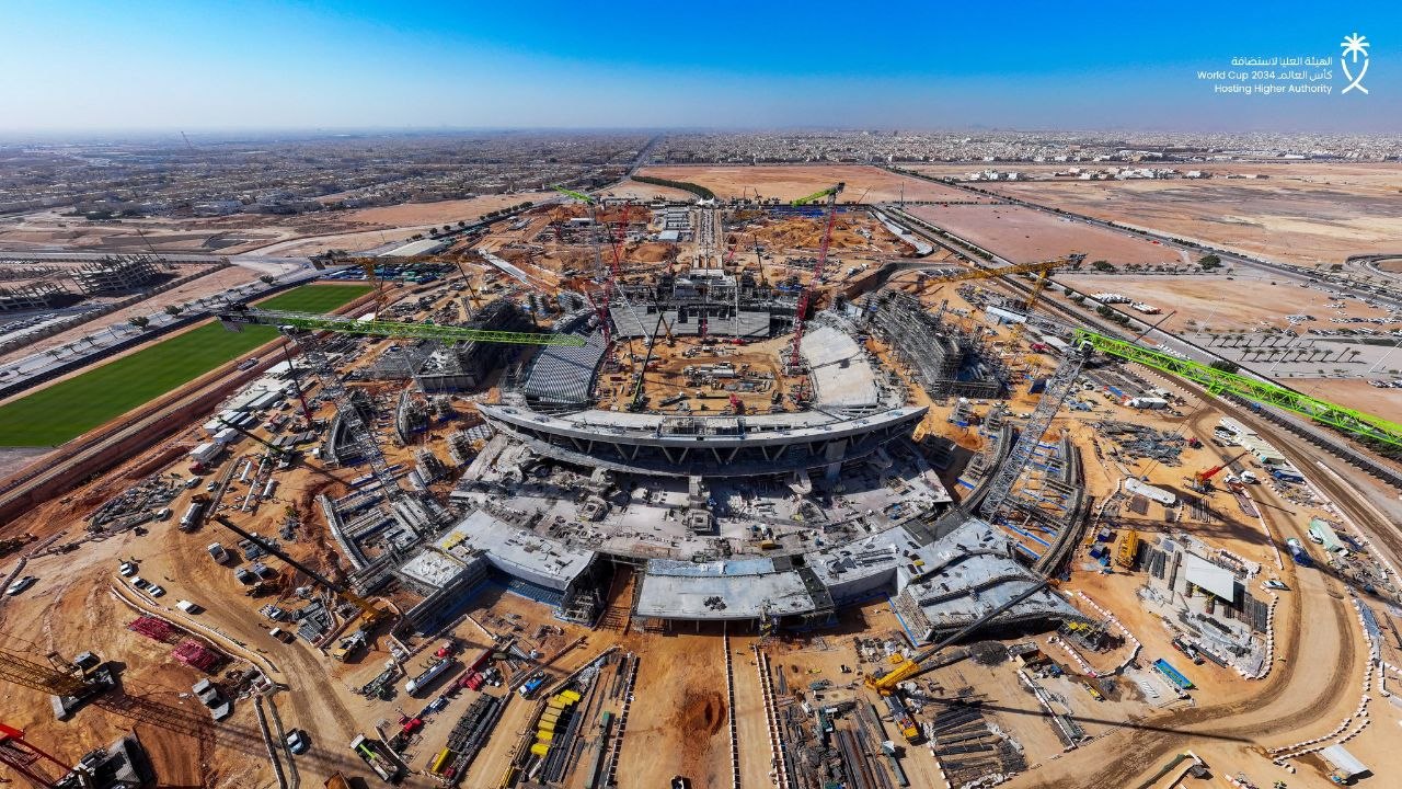 سباق مع الزمن لإطلاق "درة الملاعب".. 8 ملايين ساعة عمل آمنة لتحويل استاد الملك فهد لأيقونة عالمية لاستضافة كأس العالم 2034