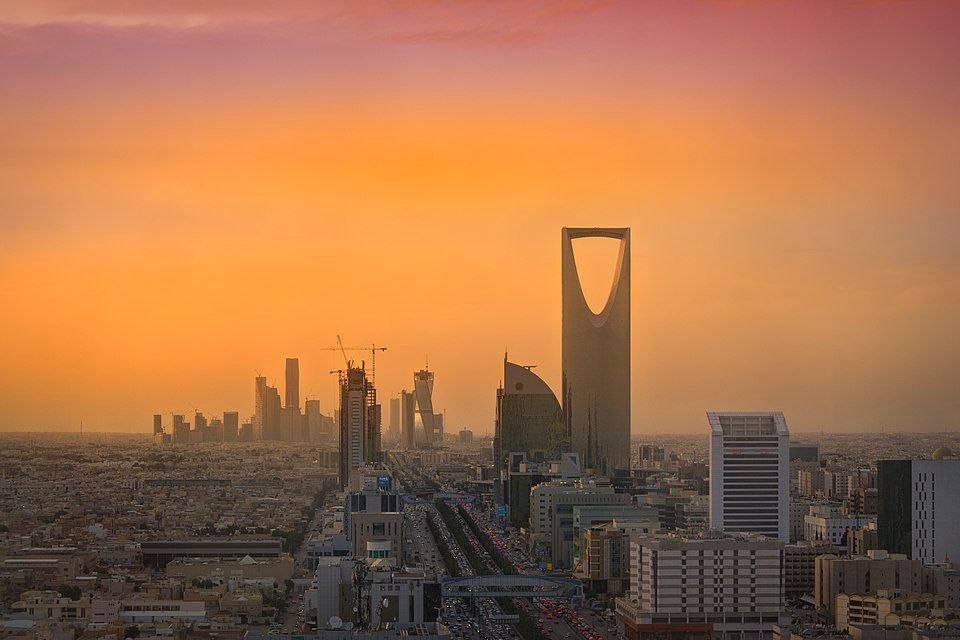 الرياض تطلق مسحاً سكانياً شاملاً يغطي 217 حياً لدعم التخطيط الحضاري             الهيئة الملكية تتعاون مع الهيئة العامة للإحصاء في مشروع يستمر 6 أسابيع ويستهدف السعوديين وغير السعوديين