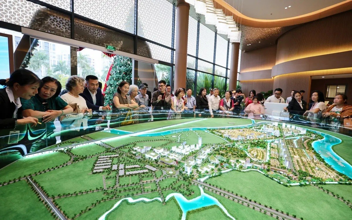 توقعات بوصول إيرادات القطاع في "هو تشي منه" إلى 270 مليار دونغ بحلول 2025 وسط مطالبات بسياسات ائتمانية مرنة  فيتنام تترقب انتعاشاً عقارياً مرهوناً بتحرير تدفقات رأس المال وسياسات ائتمانية مرنة