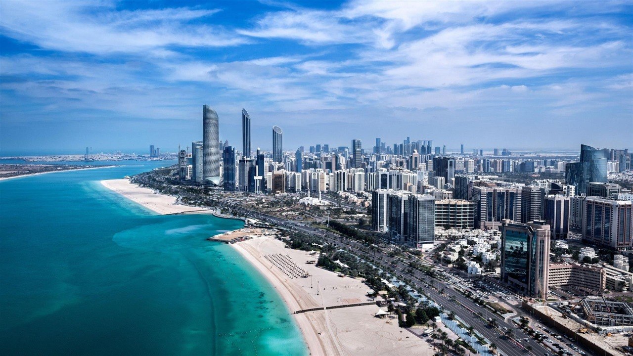 العاصمة تبتعد عن "فقاعات النمو" وترسي نموذجاً للتنمية المستدامة بفضل تنوع الأصول والتشريعات المرنة  "عقارات أبوظبي 2026".. هندسة التوازن بين السيولة الدولية والاستقرار المحلي